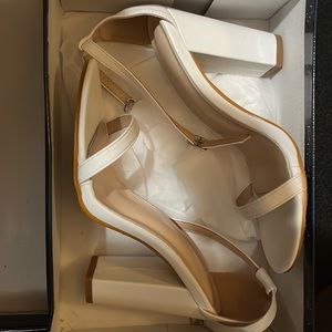 BRAND NEW SHEIN Minimalist Thin Strap Chunky White Heeled Sandals (never worn)